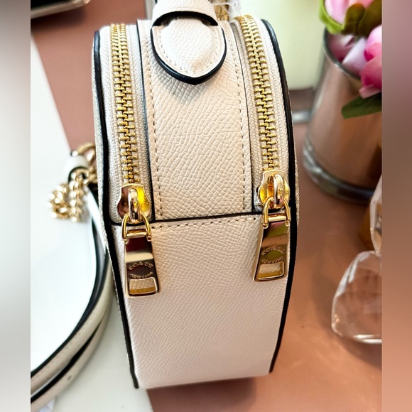 New Coach Heart Crossbody Bag - Picture 3 of 10